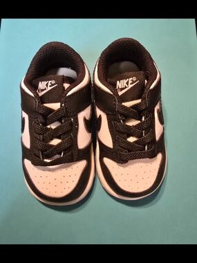 Nike Kids' Black and White Low-Top Sneakers